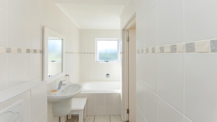 To Let 3 Bedroom Property for Rent in Struisbaai Western Cape